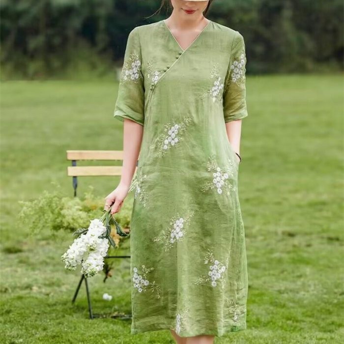 Women's Improved Cheongsam Cotton And Linen Art V-neck Embroidery