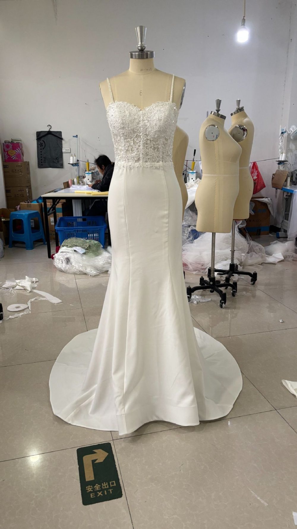 White Simple Trip Shoot Fishtail Bridal Tube Top Wedding Dress - Image 4