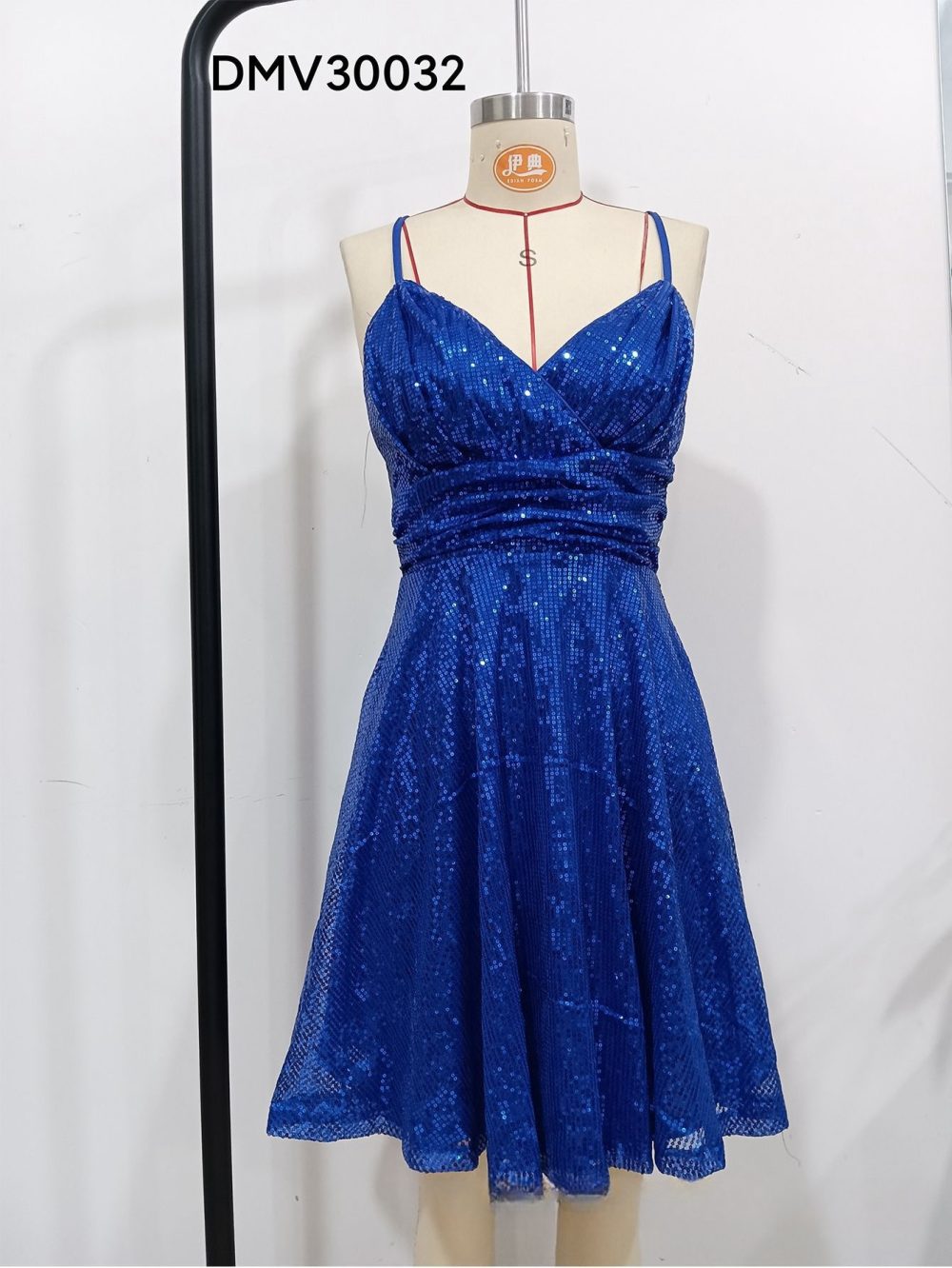 Autumn And Winter New Women's Sexy Gorgeous Sequined Dress Pleated Cross Strap Vacation Style Dress - Image 10