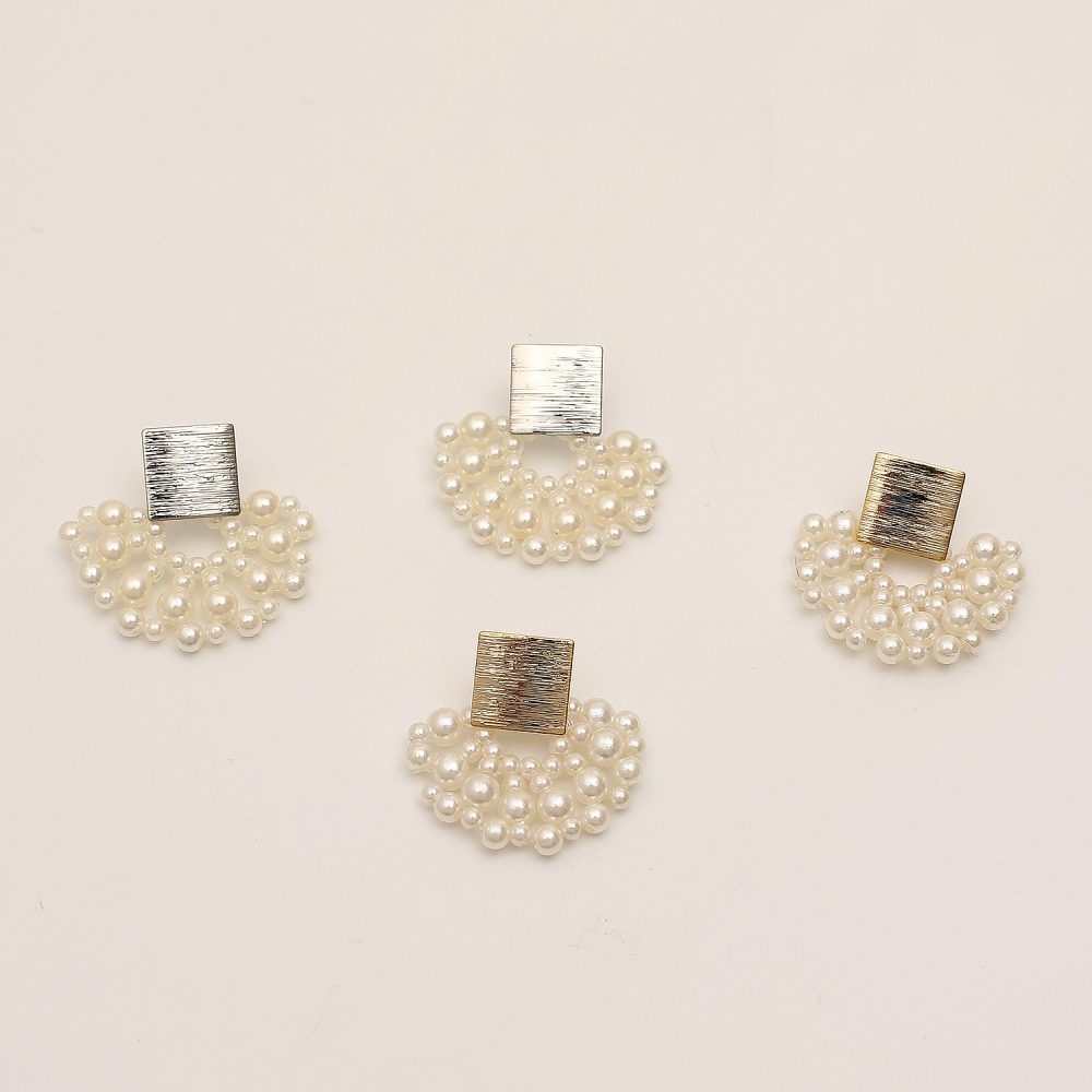 Handmade Pearl Woven Scalloped Pearl Stud Earrings - Image 4