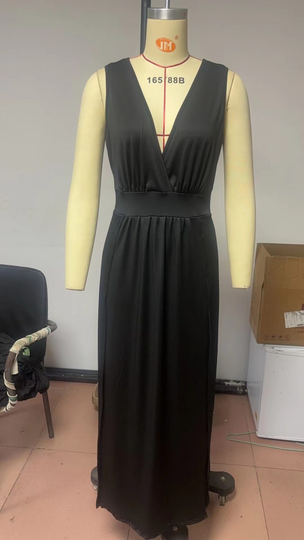 Women's V-neck Sleeveless Long Dress - Image 5
