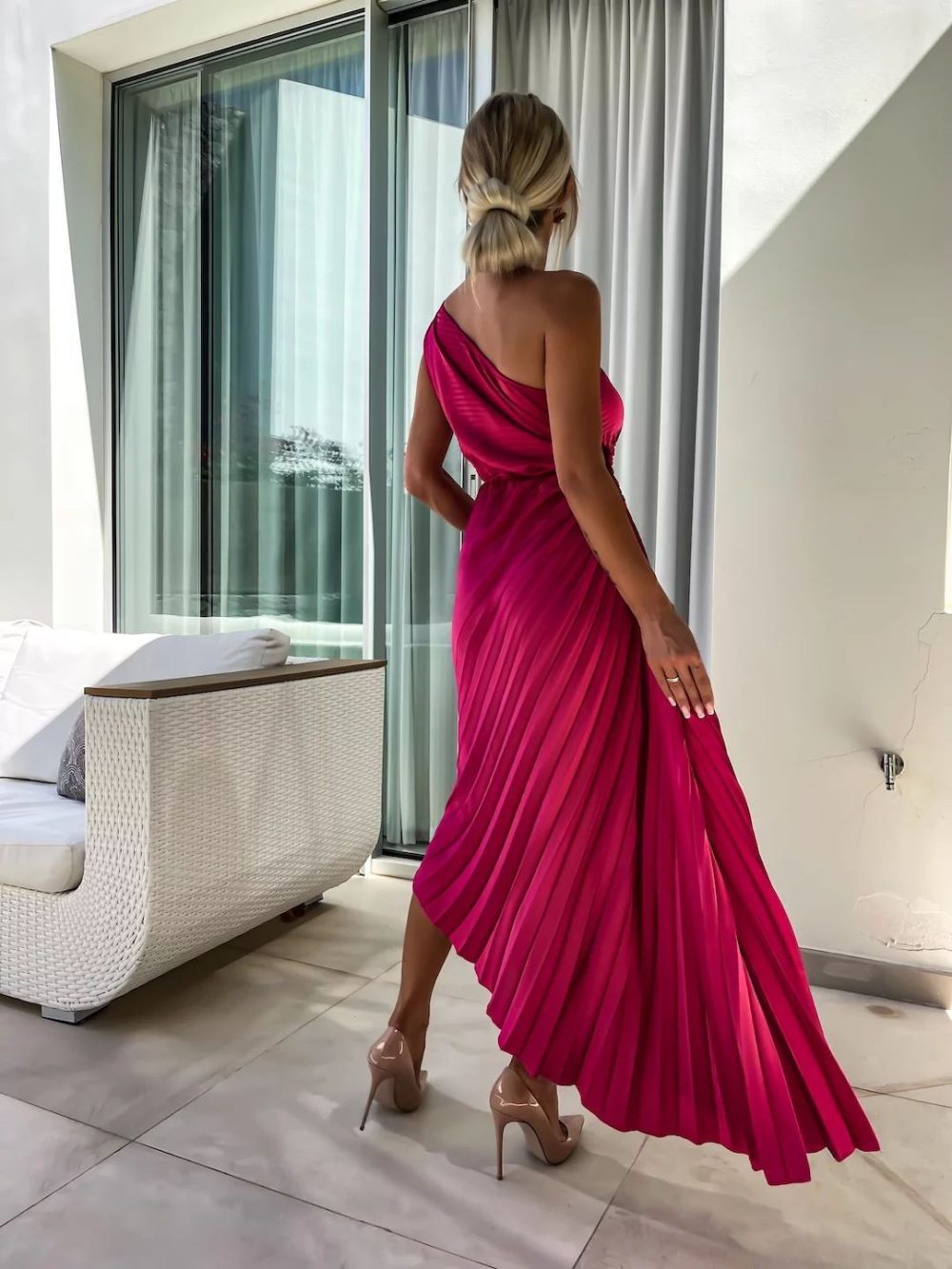 Ins Pleated One-shoulder Dress With Big Rose Flower Fashionable Sexy Evening Party Club Asymmetrical Dress - Image 2